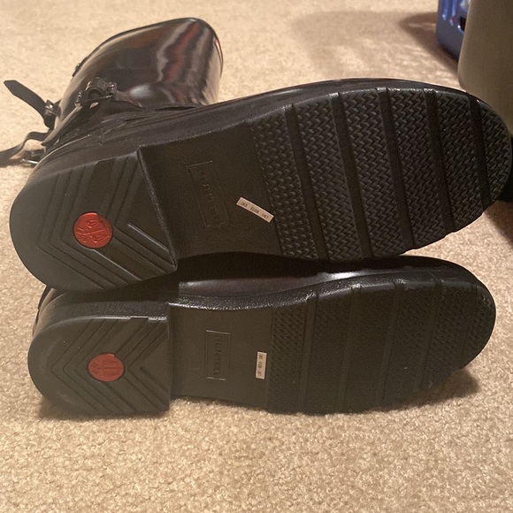Brand new HUNTER rain boots. Worn once. - Picture 3 of 7